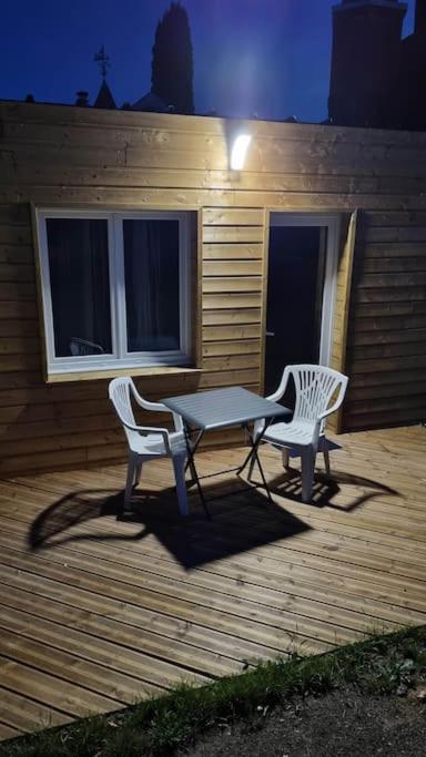 Studio En Rez De Jardin Avec Terrasse Privee - Le Petit Chateau Avesnois - Tv - Wifi - Logement Complet Avesnes-sur-Helpe Bagian luar foto