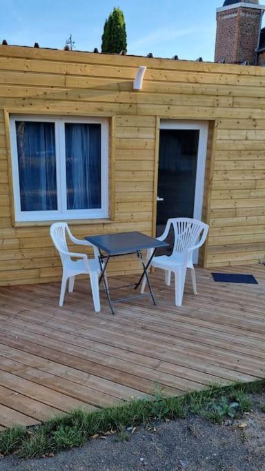 Studio En Rez De Jardin Avec Terrasse Privee - Le Petit Chateau Avesnois - Tv - Wifi - Logement Complet Avesnes-sur-Helpe Bagian luar foto