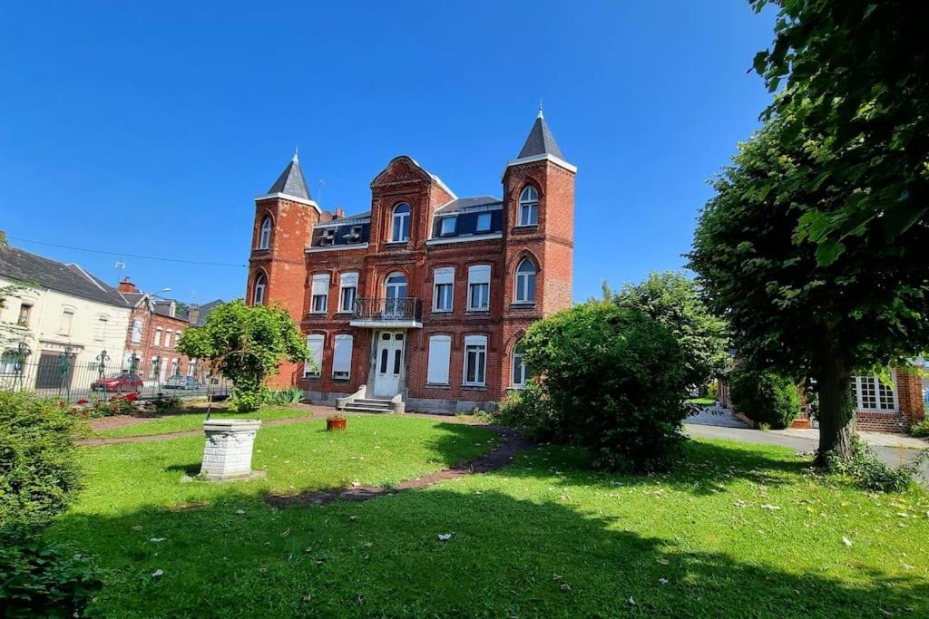 Studio En Rez De Jardin Avec Terrasse Privee - Le Petit Chateau Avesnois - Tv - Wifi - Logement Complet Avesnes-sur-Helpe Bagian luar foto
