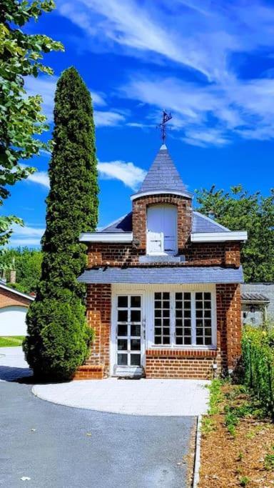 Studio En Rez De Jardin Avec Terrasse Privee - Le Petit Chateau Avesnois - Tv - Wifi - Logement Complet Avesnes-sur-Helpe Bagian luar foto