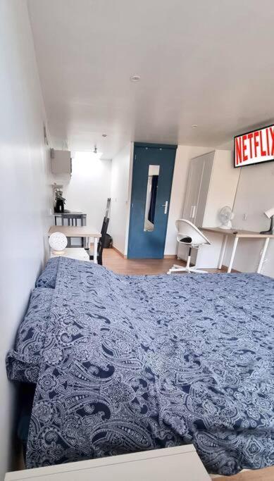 Studio En Rez De Jardin Avec Terrasse Privee - Le Petit Chateau Avesnois - Tv - Wifi - Logement Complet Avesnes-sur-Helpe Bagian luar foto